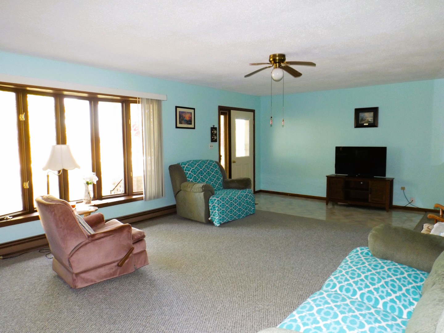 7573 Blue Goose Road Prophetstown, IL 61277 - Photo 7 of 24 a living room with furniture and a window