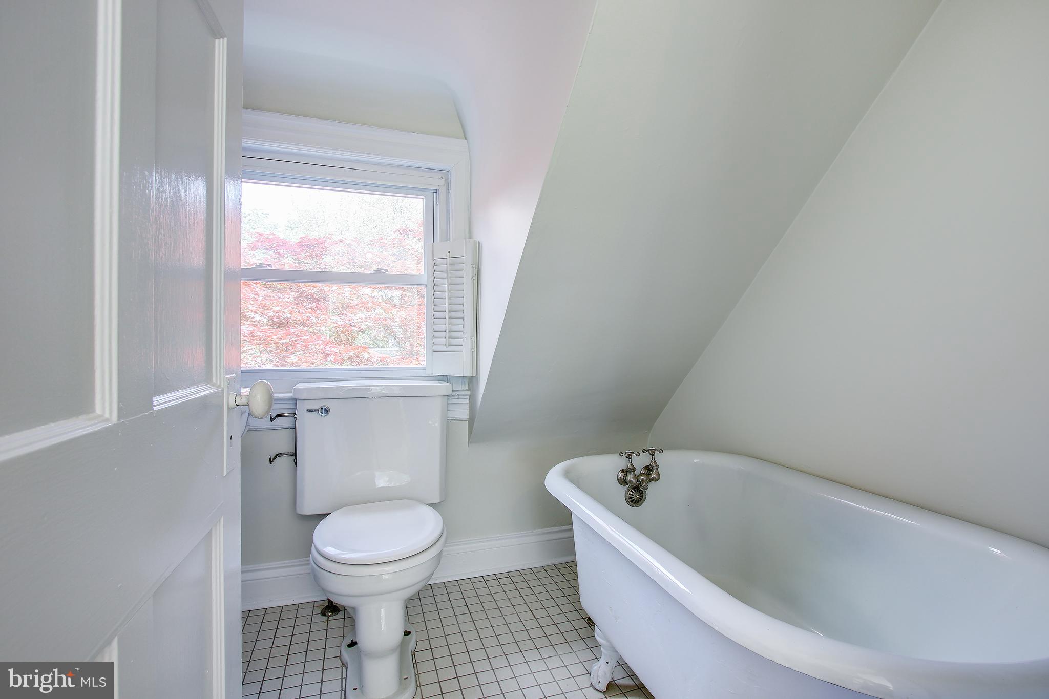 3232 Klingle Road Northwest Washington, DC 20008 - Photo 33 of 41 3rd Floor Bath