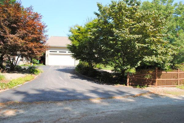 15 Bay View Road Webster, MA 01570 - Photo 26 of 27 a view of a yard with plants and trees