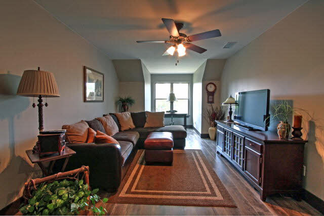 7696 Lake Boulevard Daphne, AL 36527 - Photo 20 of 33 upstairs den