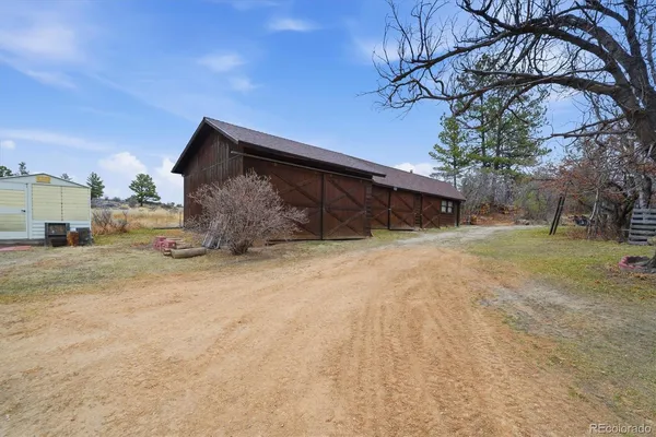 a view of a backyard with sitting area and furniture