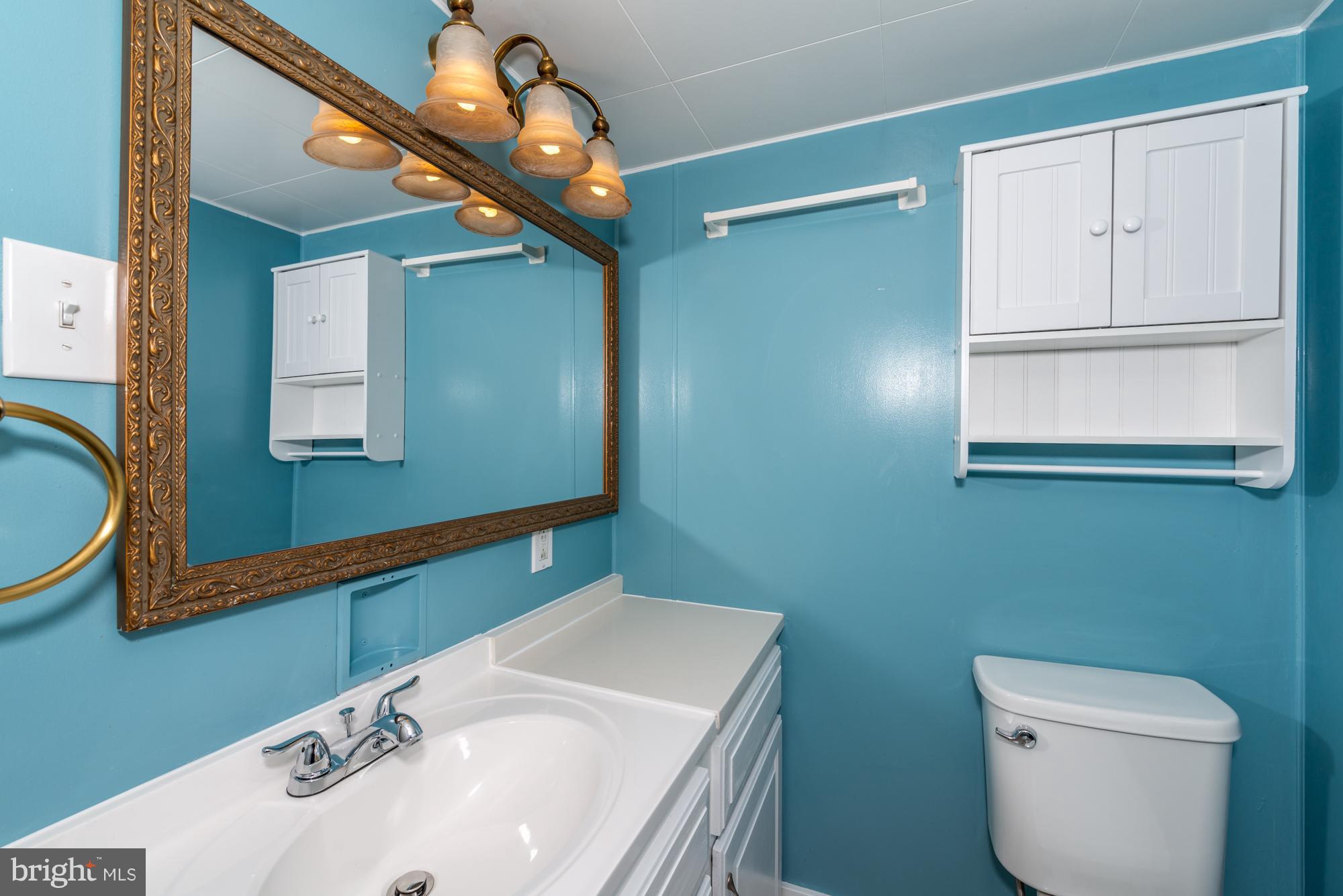 425 Mountain View Road Reading, PA 19607 - Photo 17 of 26 Main Bathroom