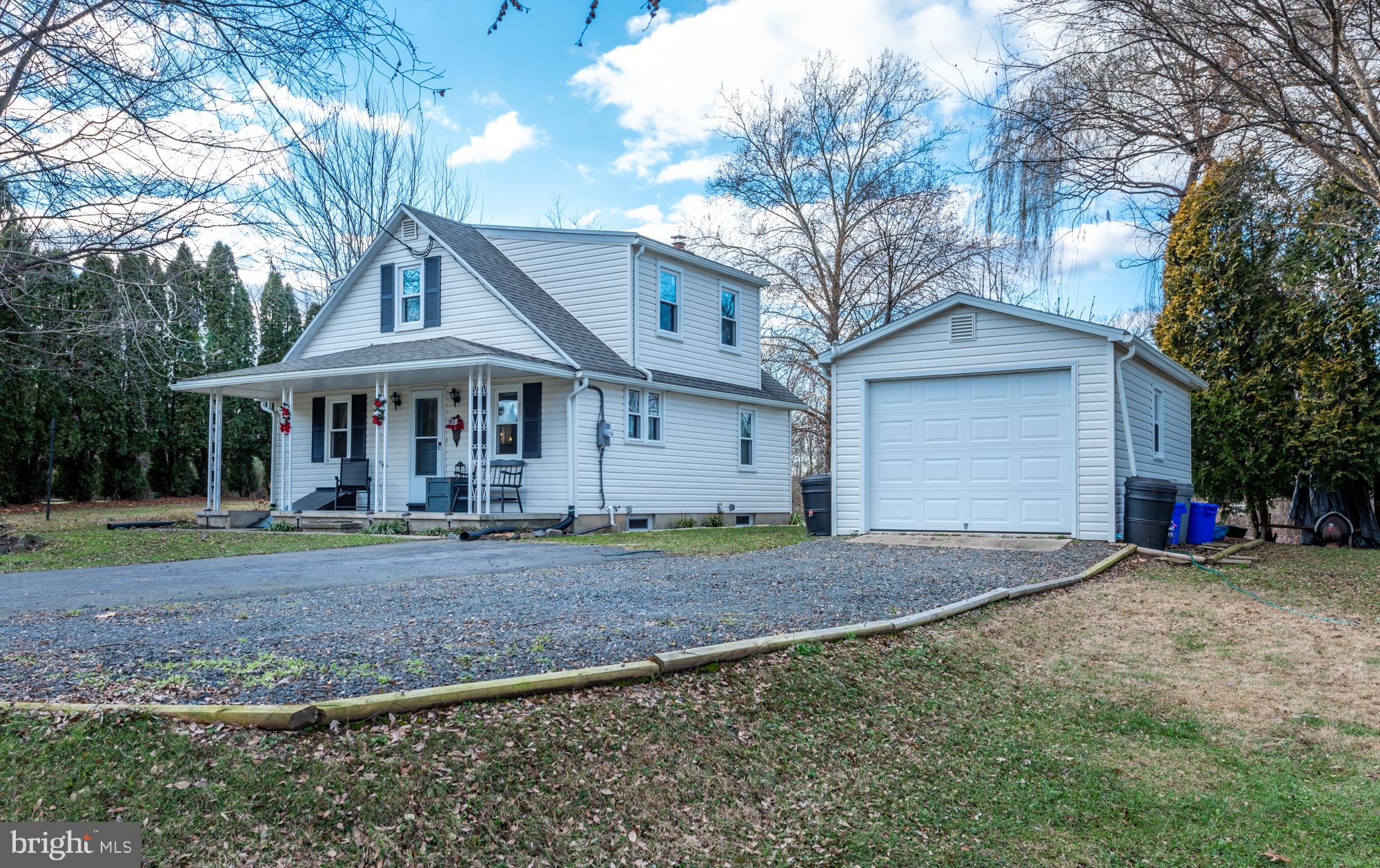 425 Mountain View Road Reading, PA 19607 - Photo 4 of 26 Side View