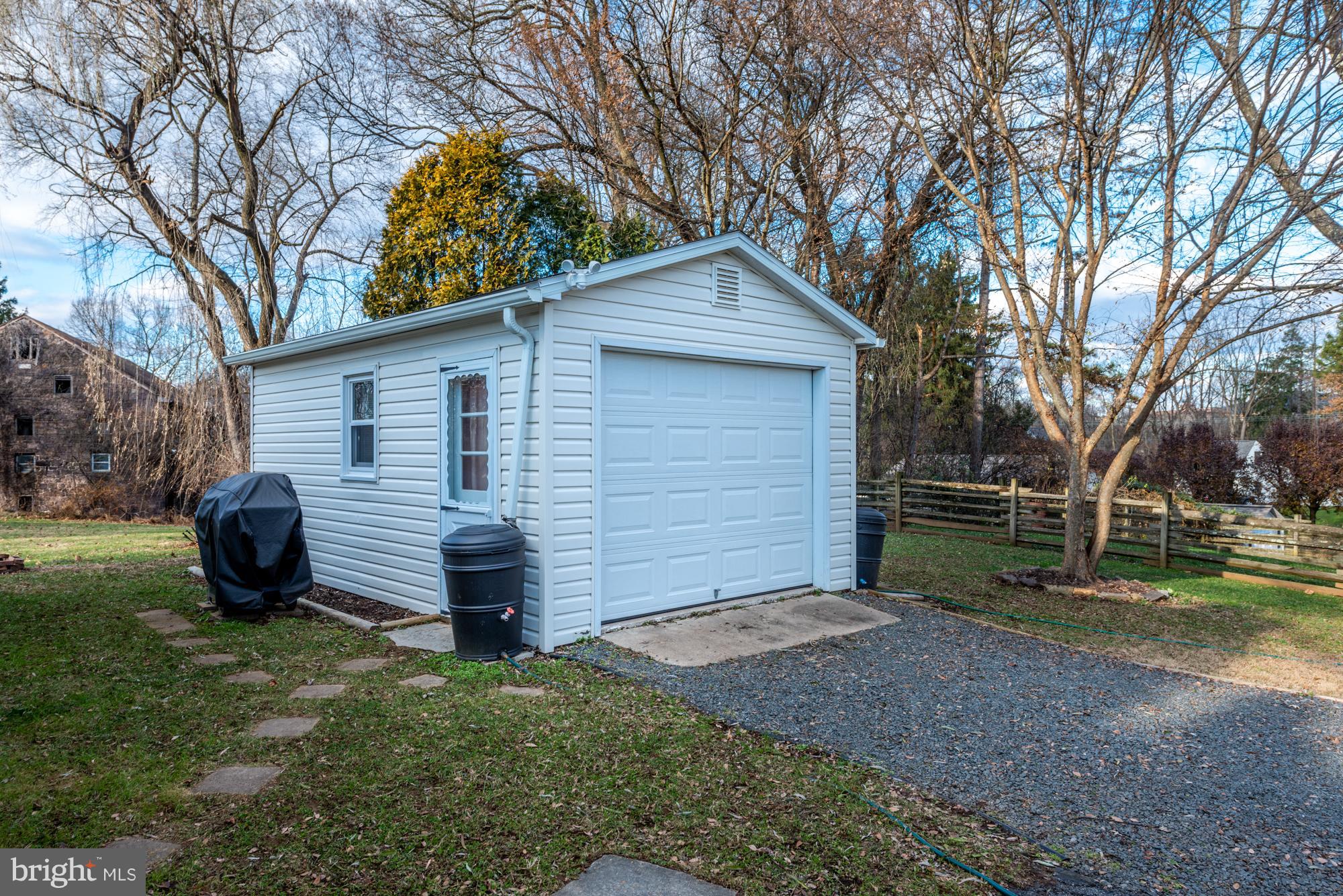 425 Mountain View Road Reading, PA 19607 - Photo 5 of 26 Detached Garage