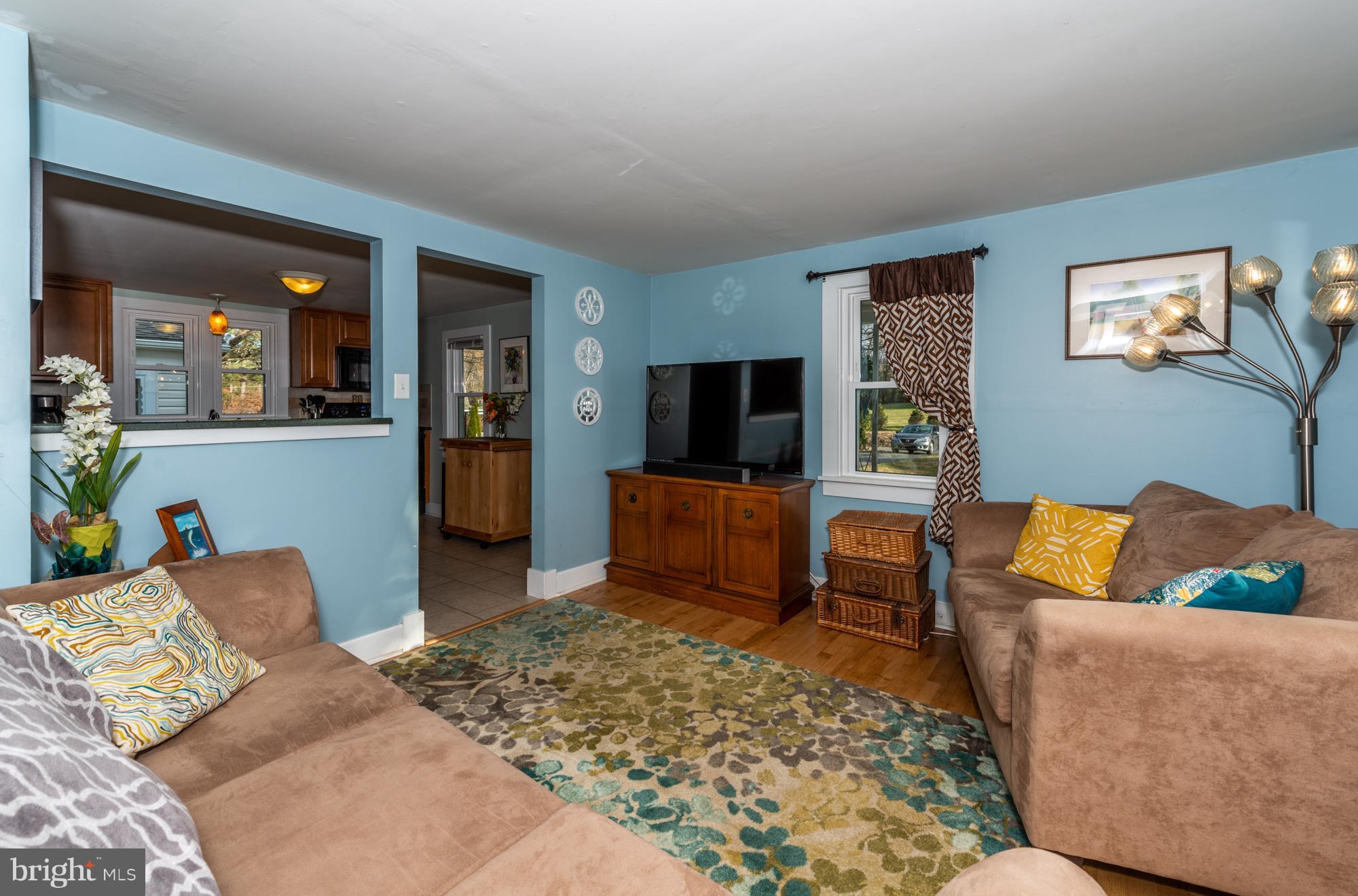 425 Mountain View Road Reading, PA 19607 - Photo 7 of 26 Living Room