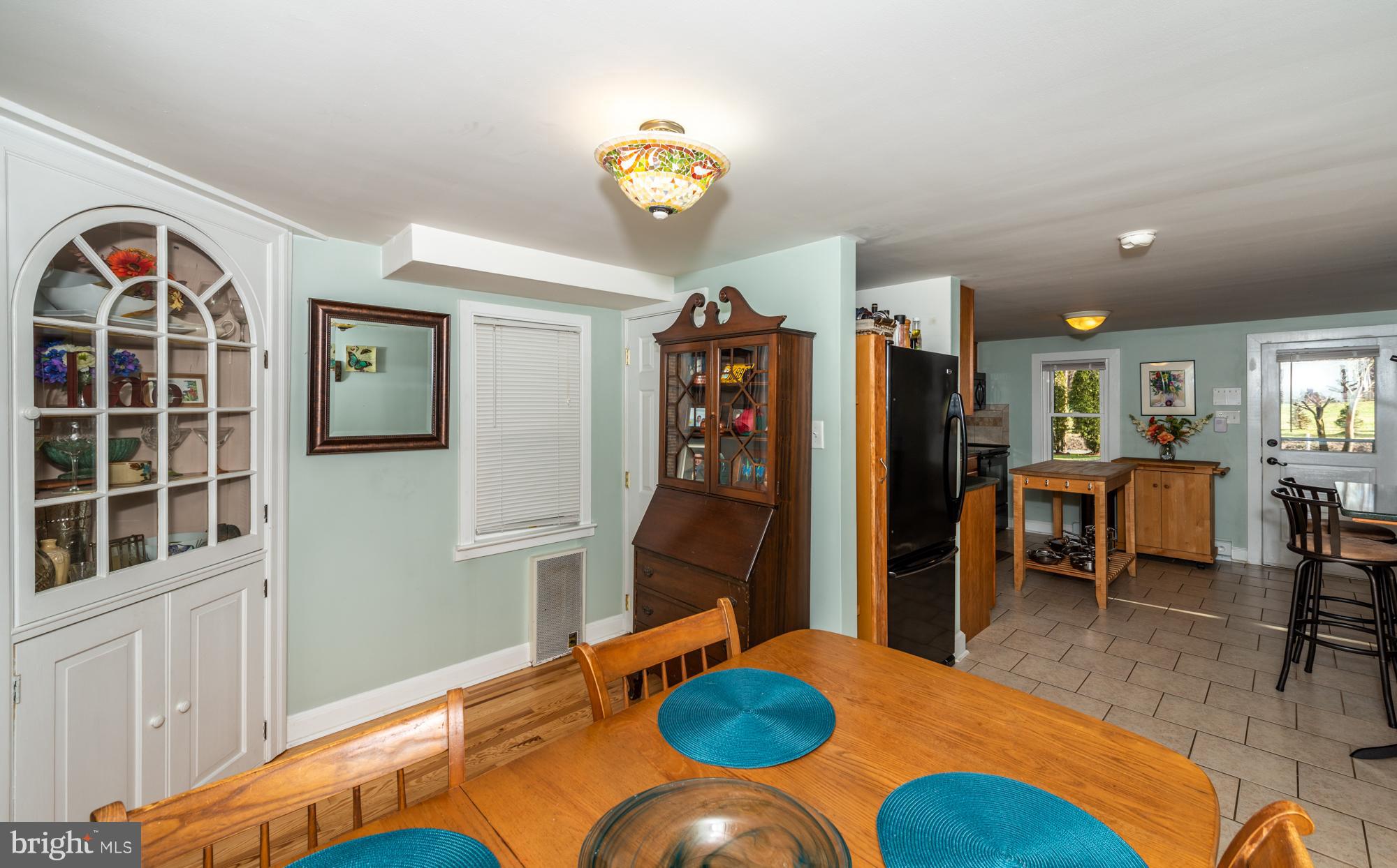 425 Mountain View Road Reading, PA 19607 - Photo 10 of 26 Dining Room