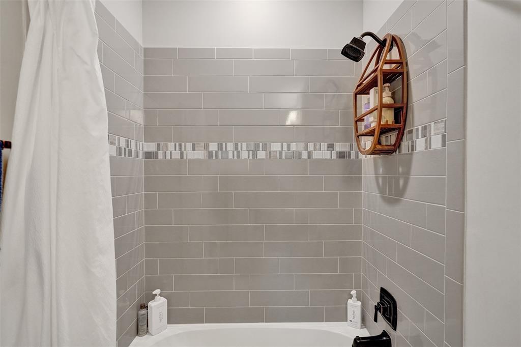 1612 Trailhead Terrace Hollywood, FL 33021 - Photo 42 of 71 a bathroom with a bathtub