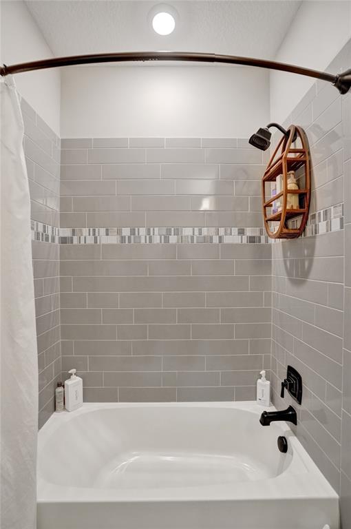 1612 Trailhead Terrace Hollywood, FL 33021 - Photo 43 of 71 a bathroom with a bathtub and shower