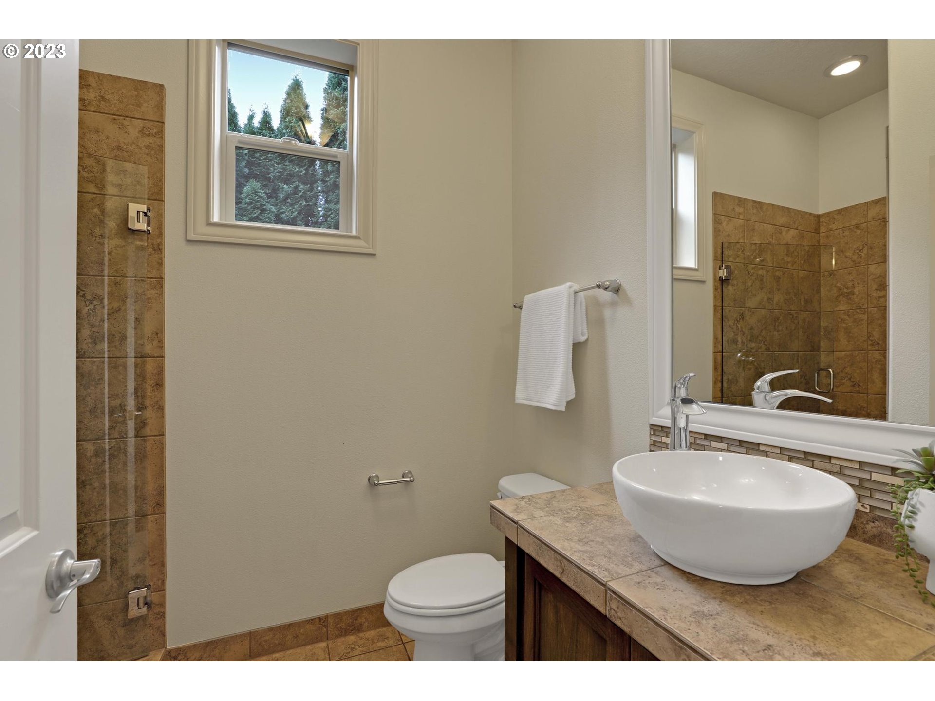 10816 Northwest Ridge Road Portland, OR 97229 - Photo 21 of 36 Bathroom