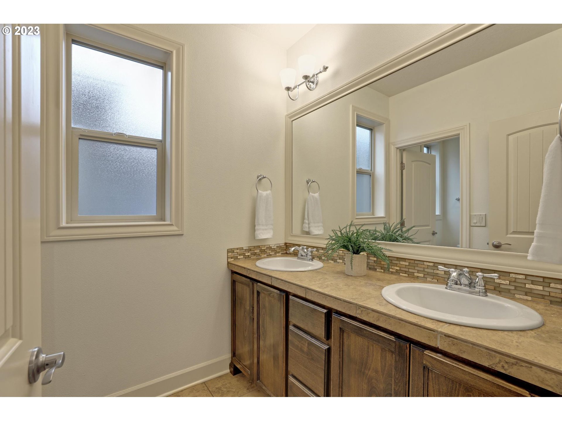 10816 Northwest Ridge Road Portland, OR 97229 - Photo 32 of 36 Bathroom
