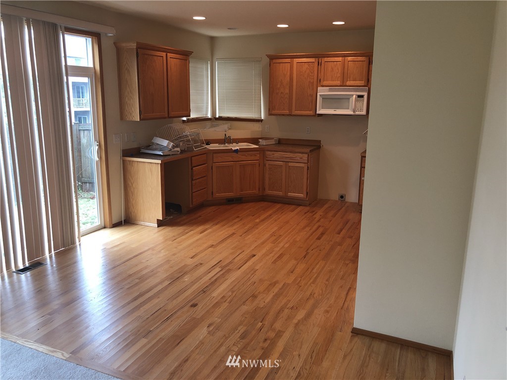 233 Whitman Place Northeast Renton, WA 98059 - Photo 3 of 24