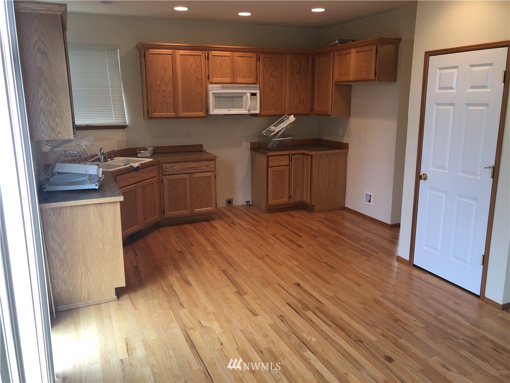 233 Whitman Place Northeast Renton, WA 98059 - Photo 4 of 24