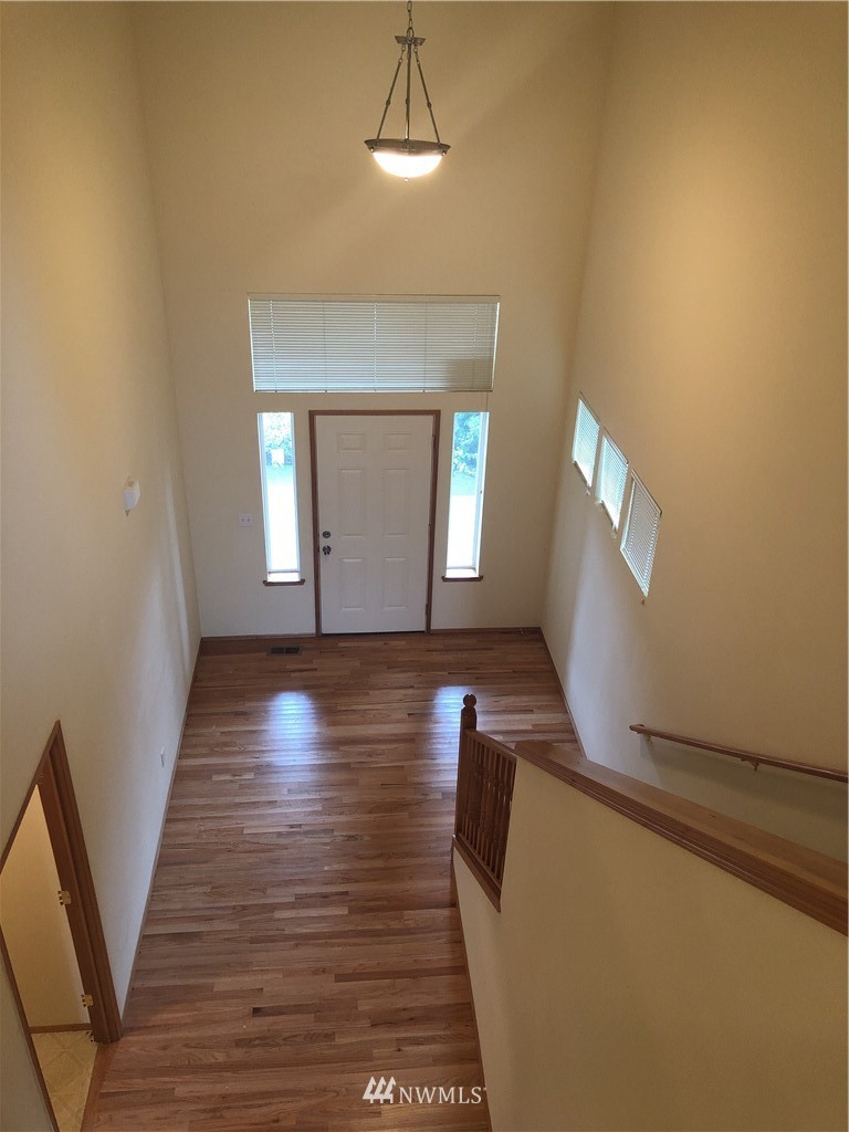 233 Whitman Place Northeast Renton, WA 98059 - Photo 7 of 24