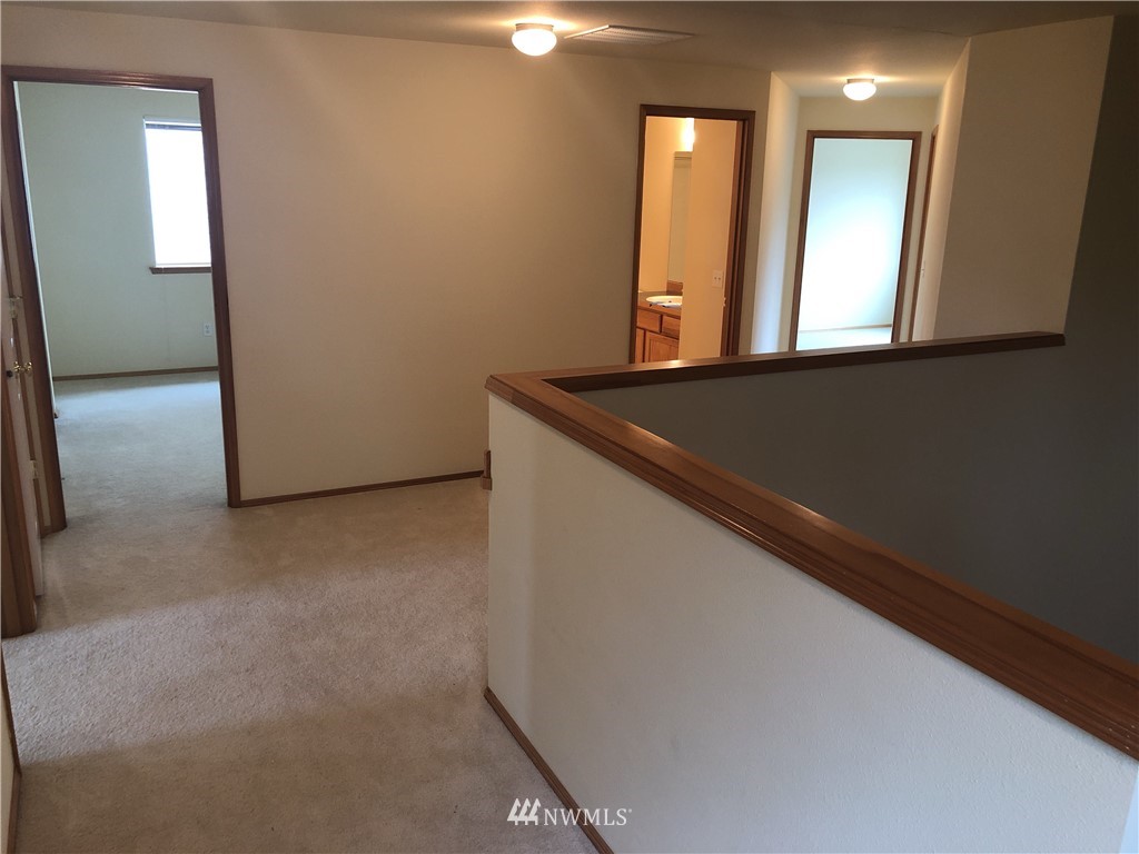 233 Whitman Place Northeast Renton, WA 98059 - Photo 8 of 24