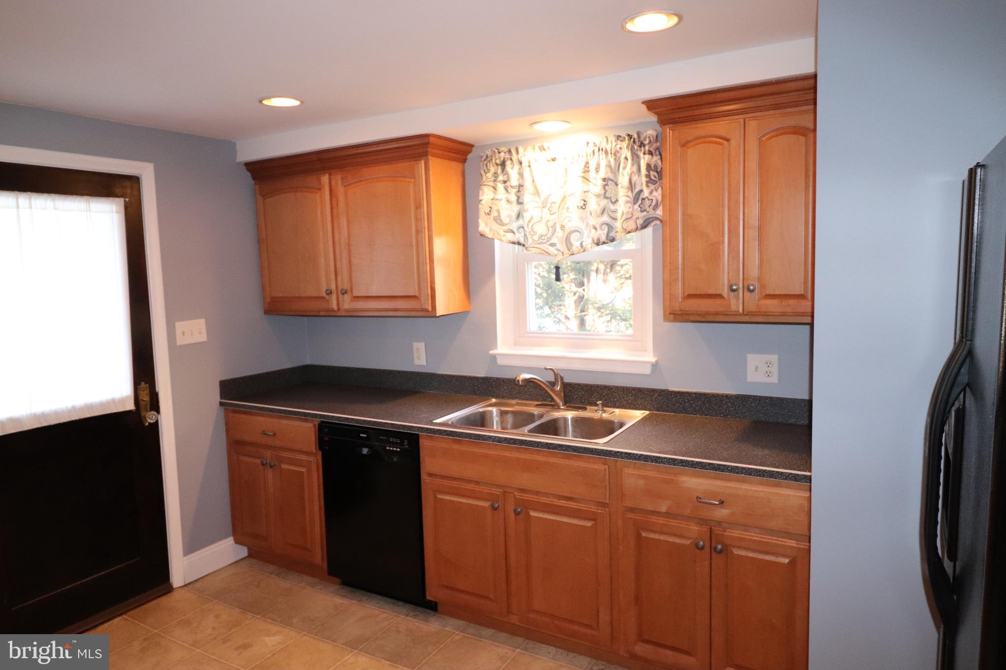 208 2nd Street Reading, PA 19607 - Photo 6 of 26