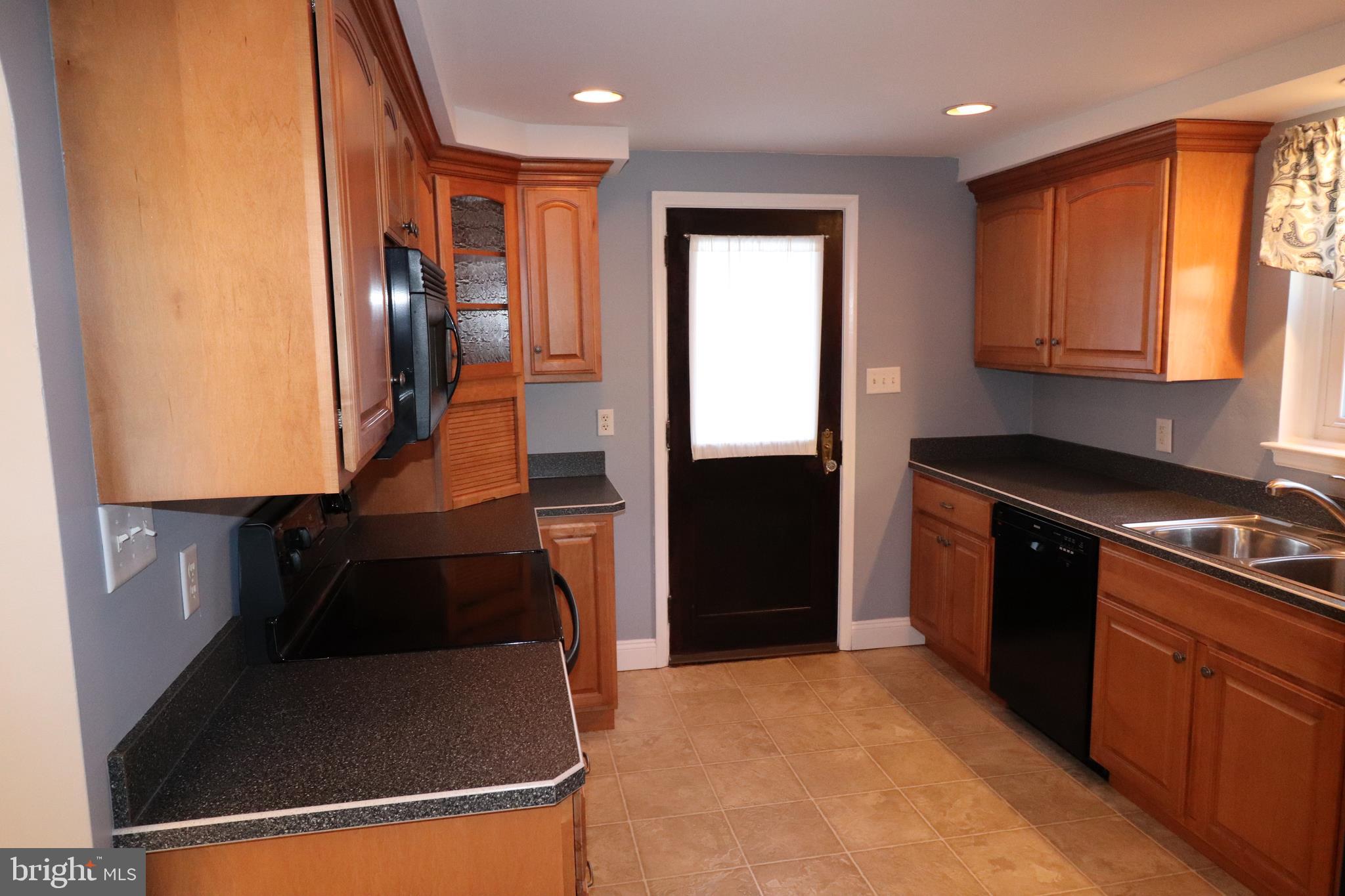 208 2nd Street Reading, PA 19607 - Photo 9 of 26