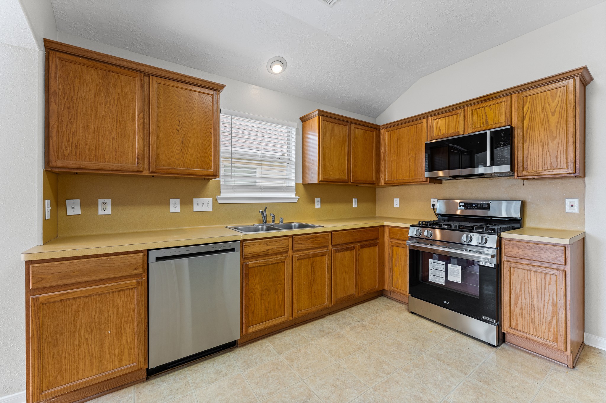 21218 Rezanof Road Humble, TX 77338 - Photo 6 of 19