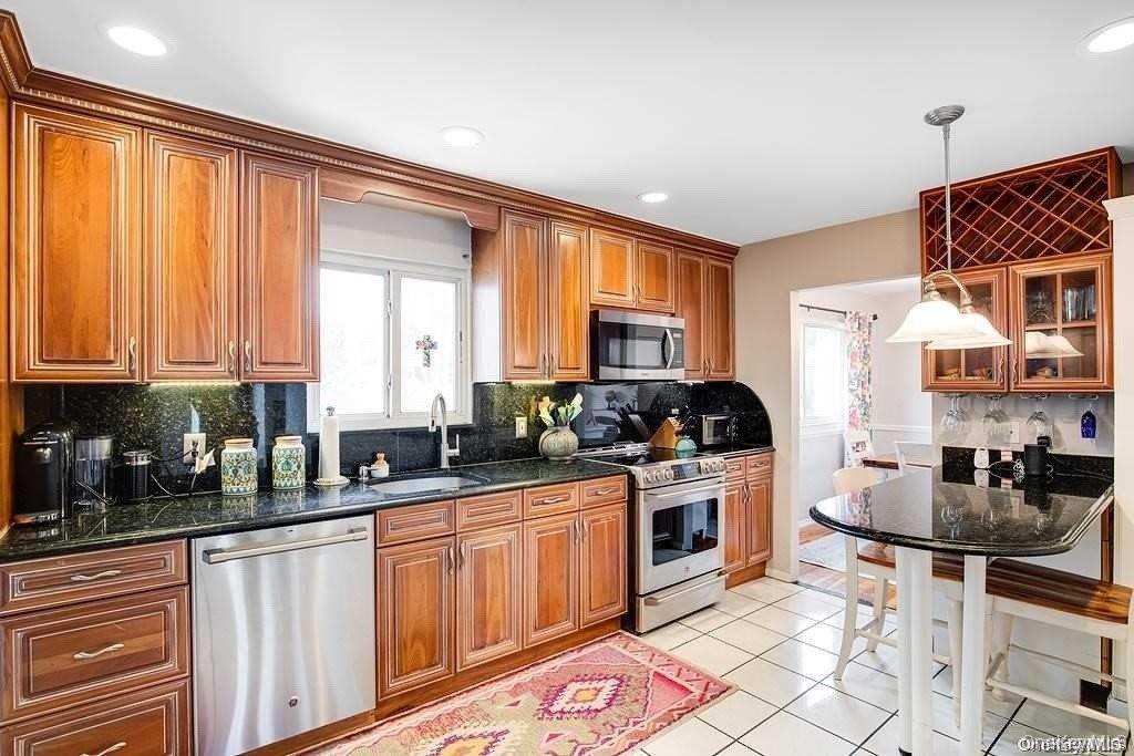 254 Haypath Road Old Bethpage, NY 11804 - Photo 2 of 11