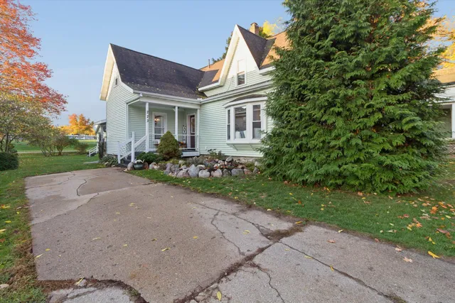 $199,900 | 223 West Todd Avenue, Reed City, MI 49677