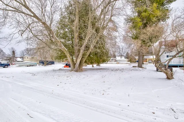 $9,900 | 4017 North Shore Drive, Menominee, MI 49858