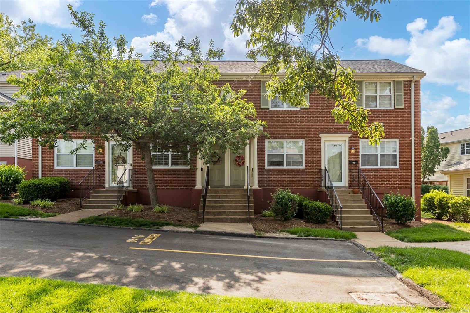 9138 Eager Road St. Louis, MO 63144 - Photo 2 of 23 Gallery Image 2