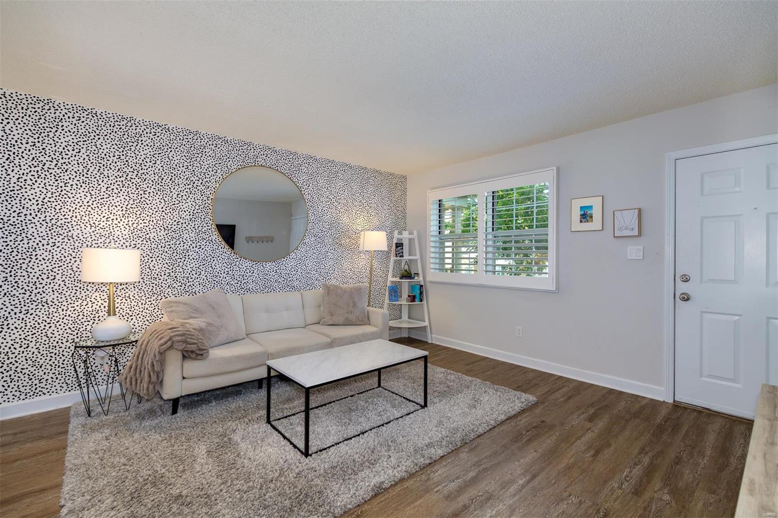 9138 Eager Road St. Louis, MO 63144 - Photo 3 of 23 Gallery Image 3