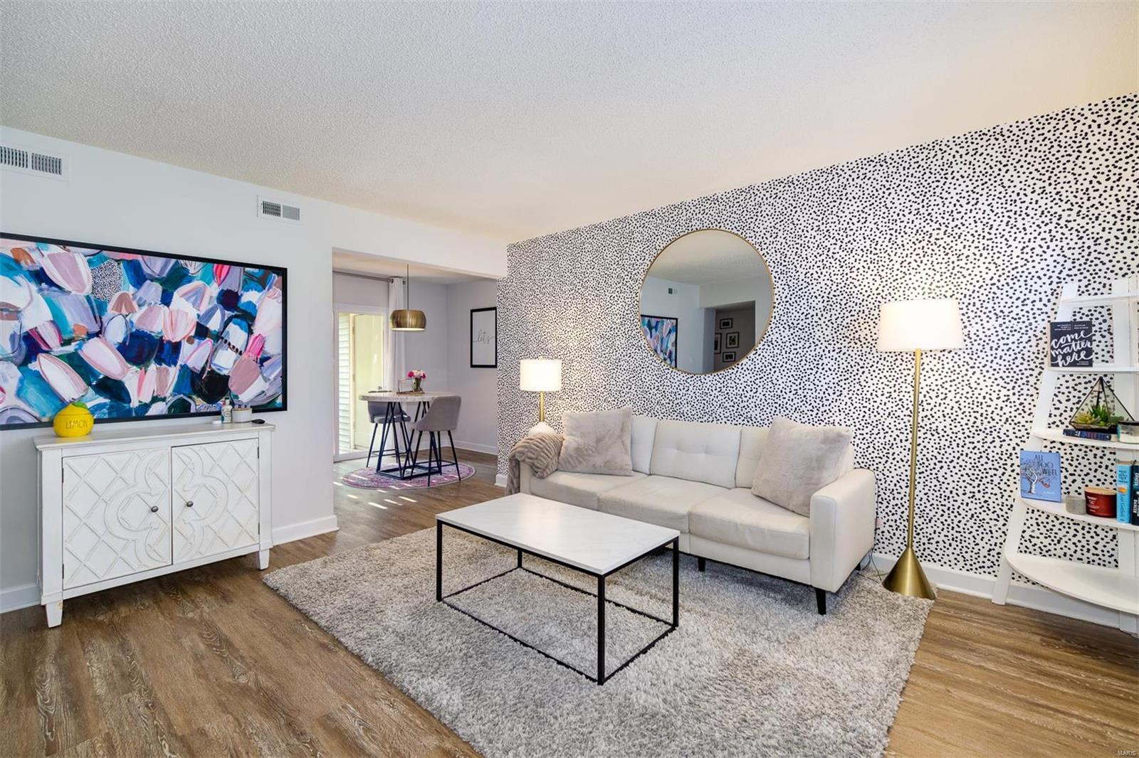 9138 Eager Road St. Louis, MO 63144 - Photo 4 of 23 Gallery Image 4