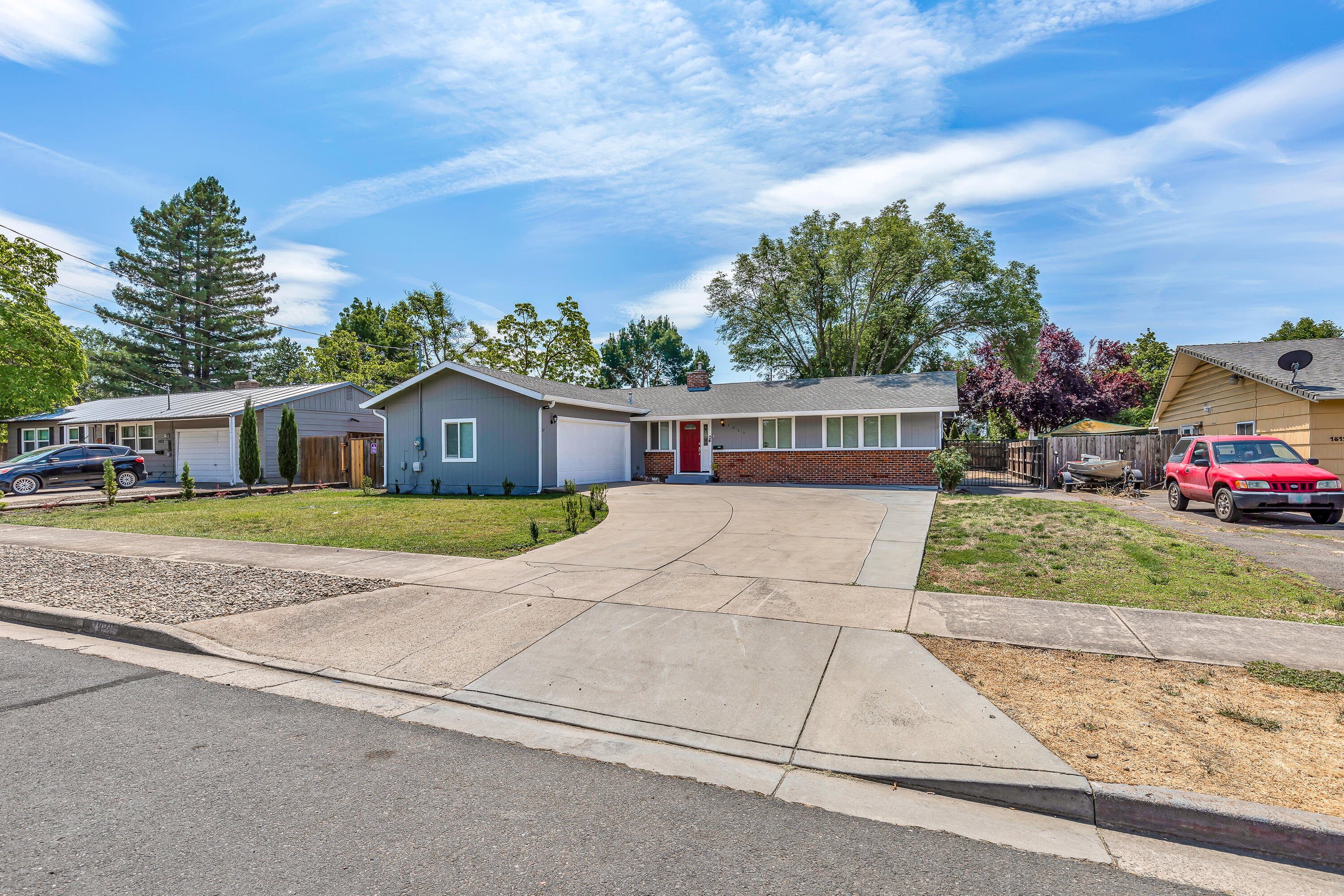 1820 Roberts Road Medford, OR 97504 - Photo 4 of 46 9R9A9573