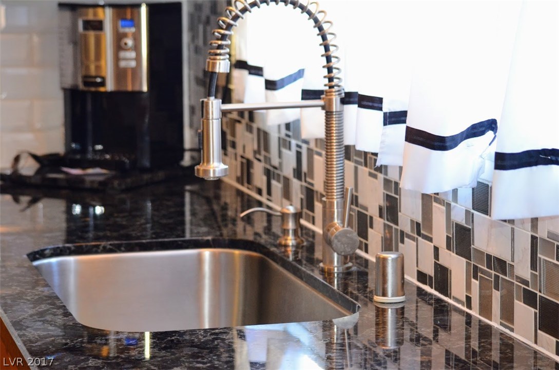 808 Altamira Road Las Vegas, NV 89145 - Photo 12 of 34 Gallery Image 12