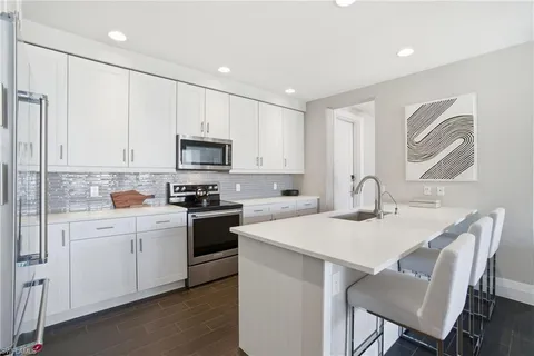 $1,675,000 | 1030 3rd Avenue South, Unit 517, Naples, FL 34102