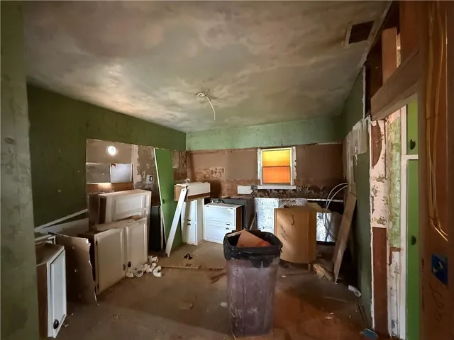 $100,000 | 202 6th Avenue South, Greenwood, MO 64034