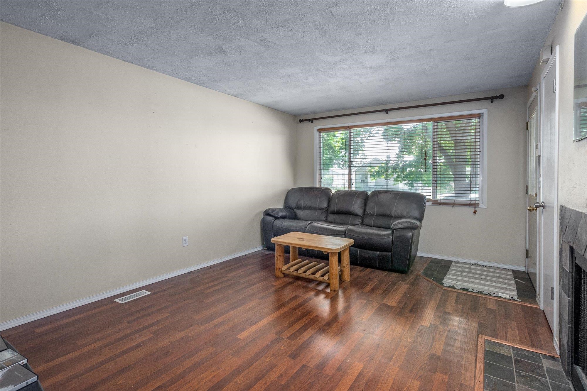 701 East Bismark Avenue Spokane, WA 99208 - Photo 5 of 19