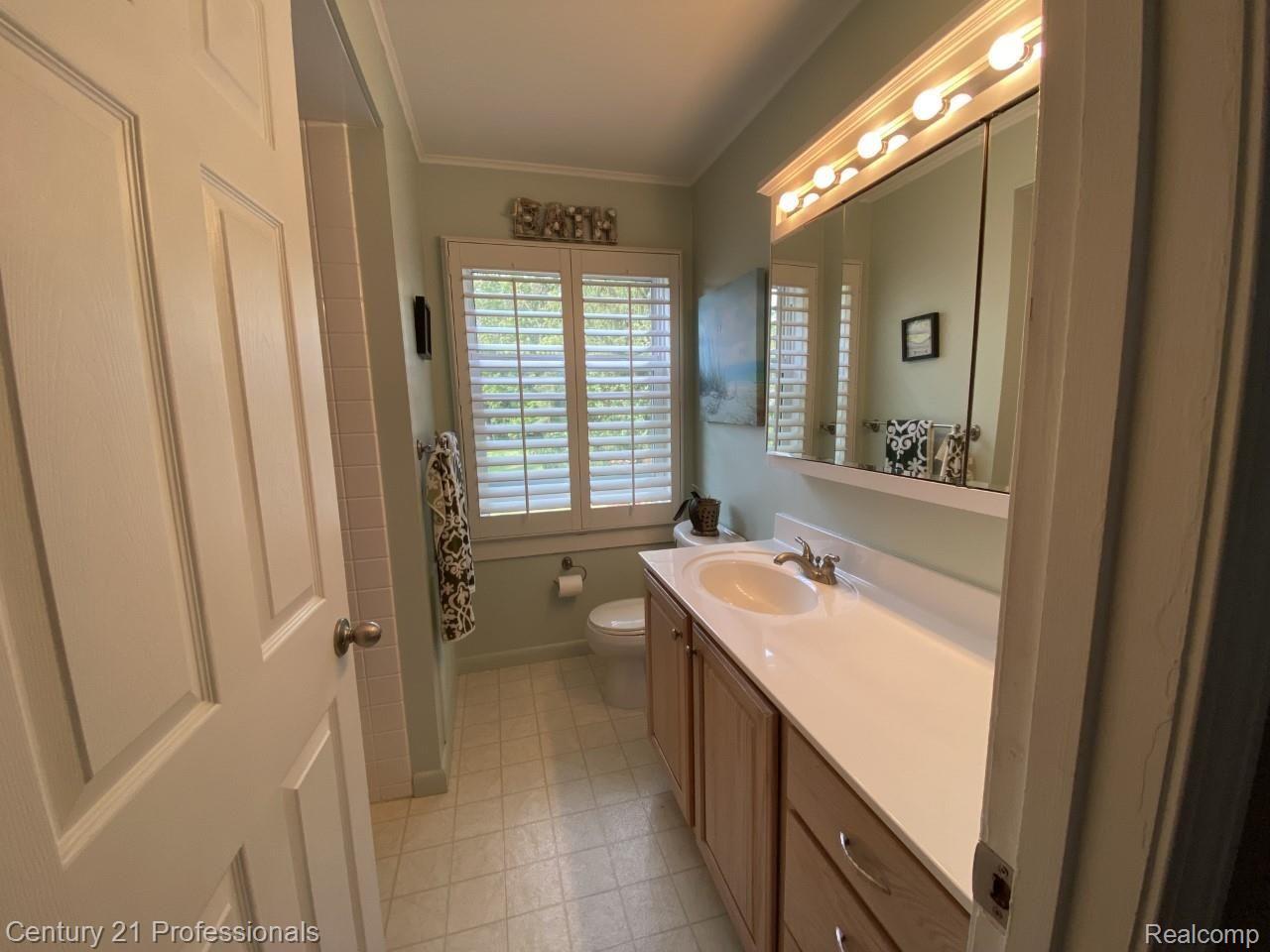 1020 Larson Court Rochester, MI 48307 - Photo 8 of 16 larson16.jpg