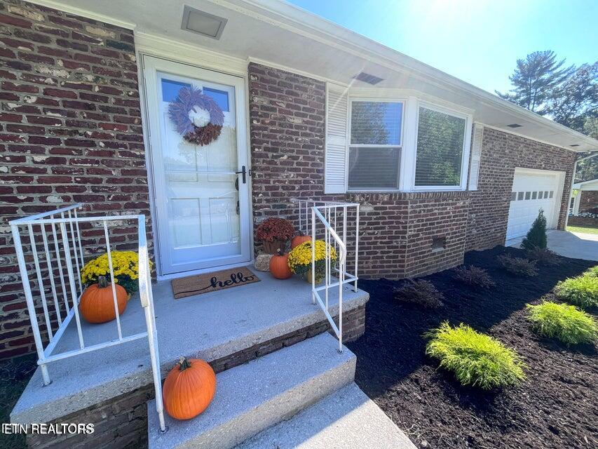 612 Summit View Road Knoxville, TN 37920 - Photo 3 of 29 3