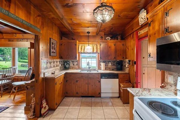 $699,000 | 17 Moorings Way, West Brookfield, MA 01585