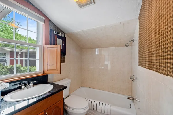 $699,000 | 17 Moorings Way, West Brookfield, MA 01585