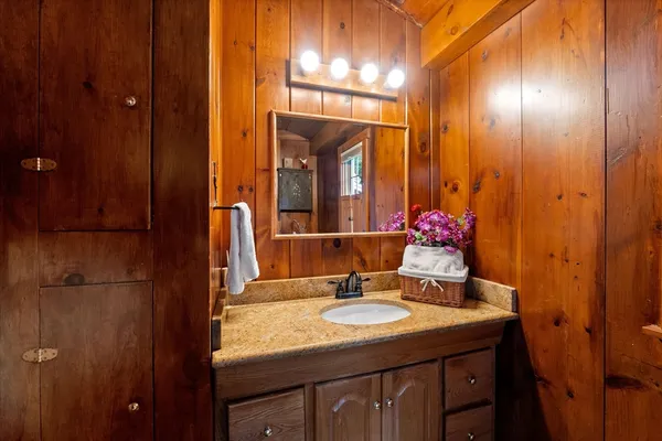 $699,000 | 17 Moorings Way, West Brookfield, MA 01585