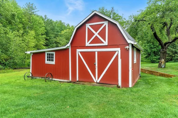 $699,000 | 17 Moorings Way, West Brookfield, MA 01585