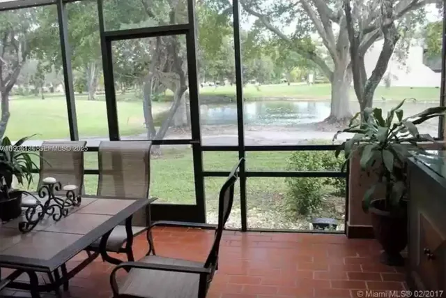 a view of yard with trees