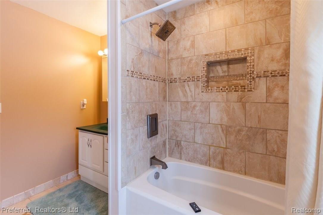 6165 Dutcher Road Howell, MI 48843 - Photo 9 of 22 Digitally controlled shower w remote control
