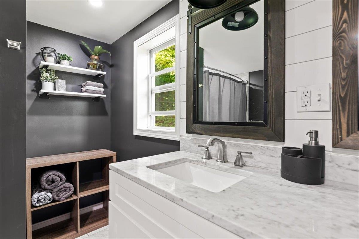 683 Water Street Bennington, VT 05257 - Photo 12 of 38