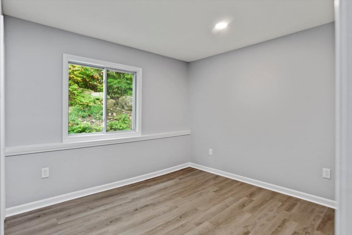 683 Water Street Bennington, VT 05257 - Photo 4 of 38