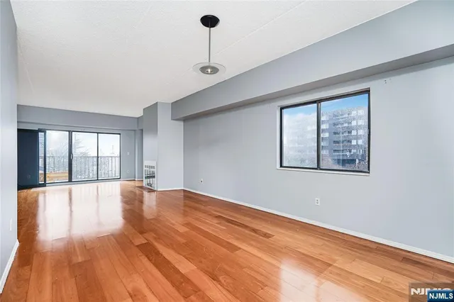 $450,000 | 390 Gorge Road, Unit 402, Cliffside Park, NJ 07010