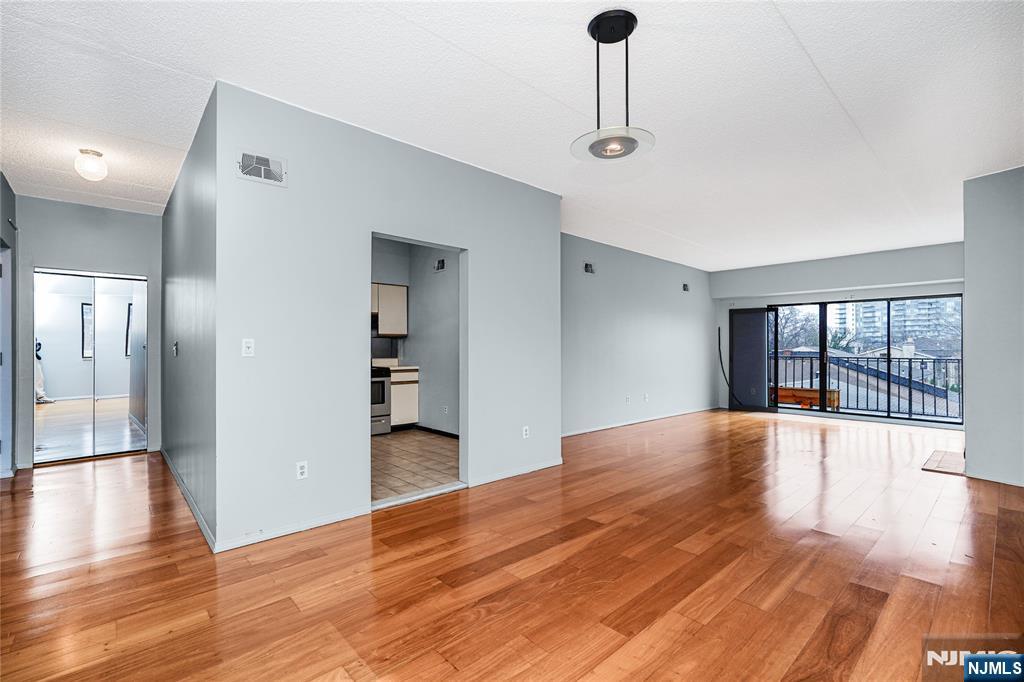 390 Gorge Road, Unit 402 Cliffside Park, NJ 07010 - Photo 11 of 25