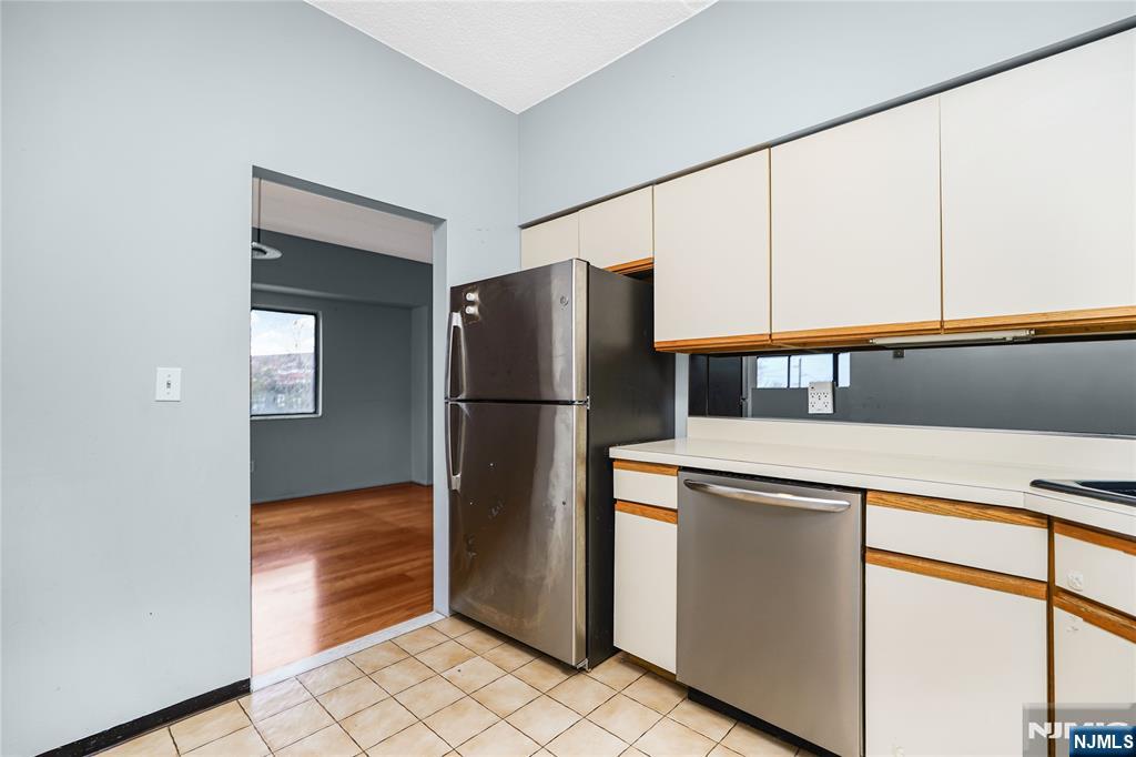 390 Gorge Road, Unit 402 Cliffside Park, NJ 07010 - Photo 12 of 25