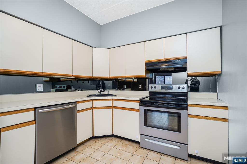 390 Gorge Road, Unit 402 Cliffside Park, NJ 07010 - Photo 13 of 25