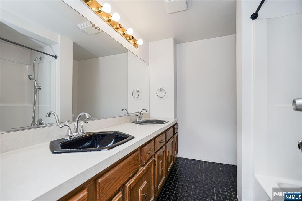 390 Gorge Road, Unit 402 Cliffside Park, NJ 07010 - Photo 15 of 25