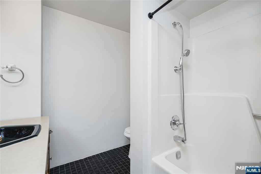 390 Gorge Road, Unit 402 Cliffside Park, NJ 07010 - Photo 16 of 25