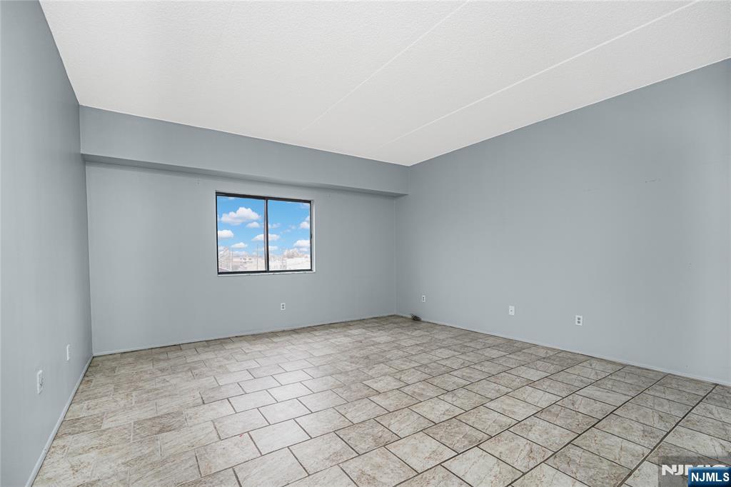 390 Gorge Road, Unit 402 Cliffside Park, NJ 07010 - Photo 18 of 25