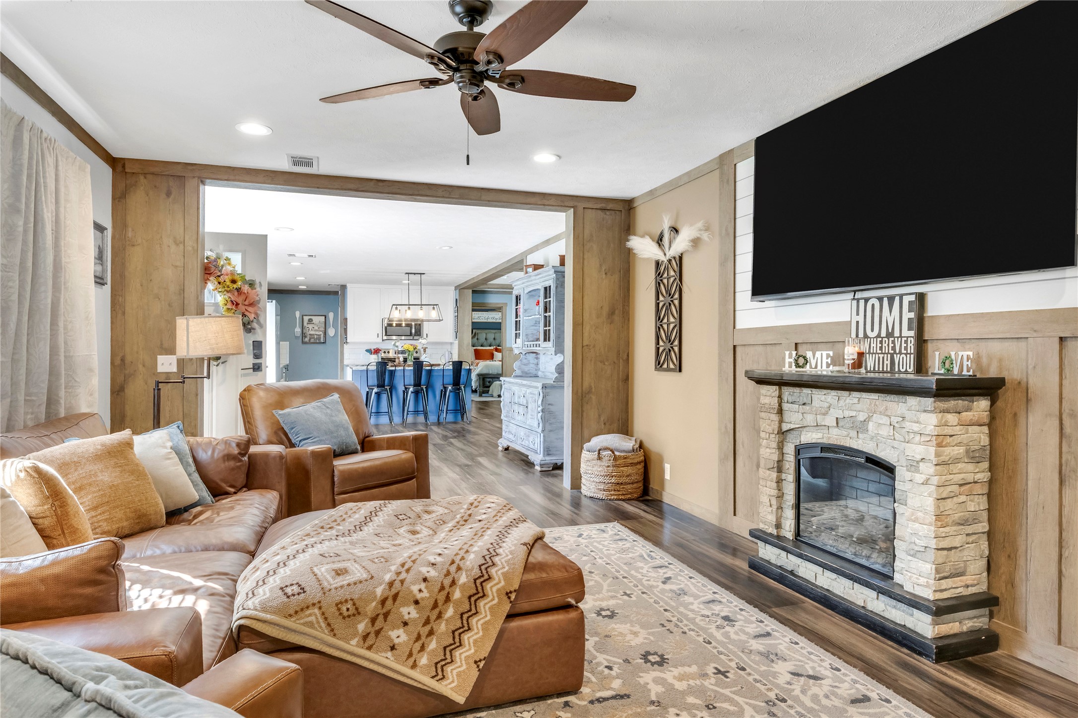 511 Denson Reed Road Cleveland, TX 77328 - Photo 9 of 42 Fireplace is a Plug-in and will not Convey.